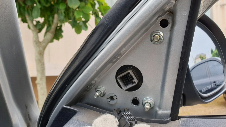 사이드미러 고정 모습