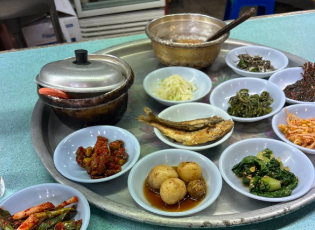 핸썸즈 경동시장 백반 맛집