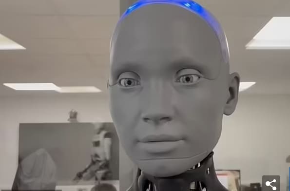 섬뜩하게 살아있는 표정의 휴머노이드 로봇 '아메카' VIDEO: World's most advanced robot says it will never find love