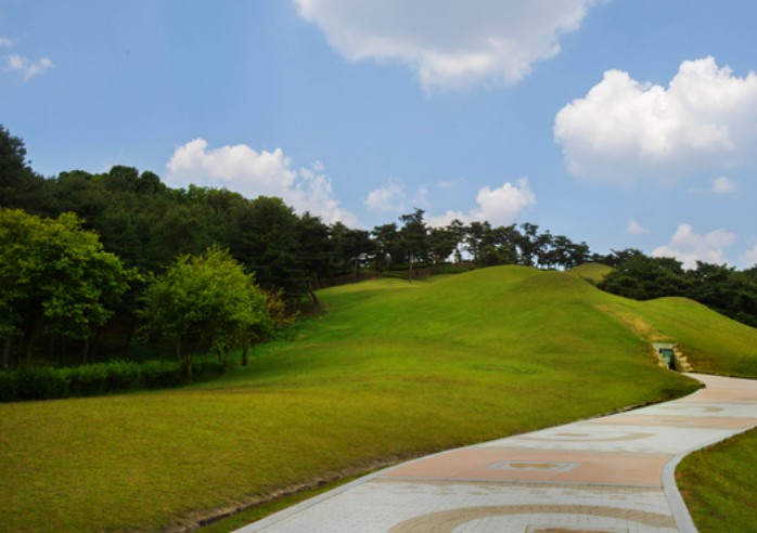 티맵 인기 여행지 추천 Top5 - 요즘 가볼만한 곳 : 공주 무령왕릉과 왕릉원[유네스코 세계유산]
