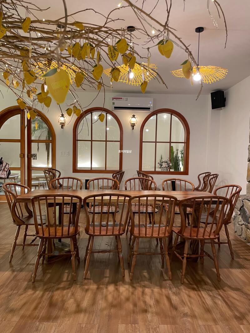 나트랑 시내 예쁜 카페 맛집 망고 커피 - 단체석