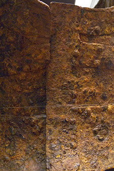 판갑옷과 투구(왼쪽에서 본 모습) &middot; 왼쪽 옆구리 &middot; 오른쪽 옆구리