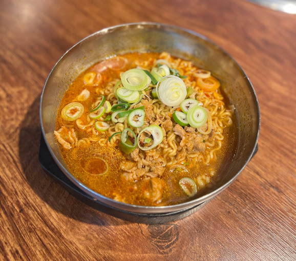 용산 삼각지 미나리 갈비집 '육몽'