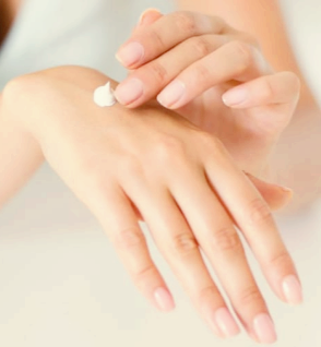 손톱에 세로줄이 생기는 이유와 검은 세로줄 원인