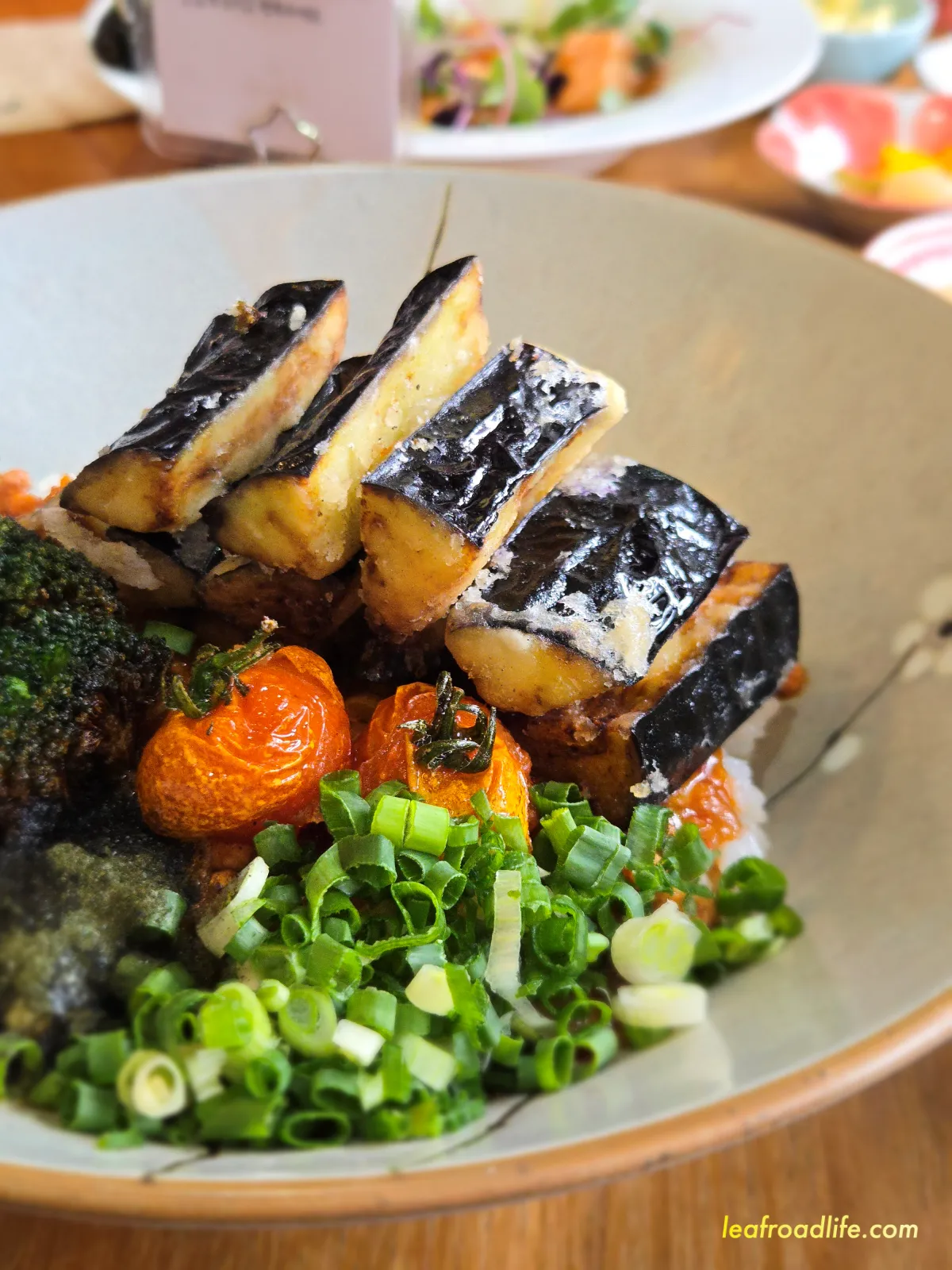 로이식당-가지튀김-고기덮밥