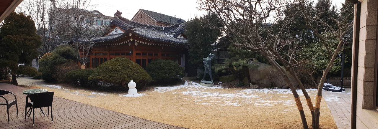아침 정원 풍경