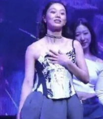 혜리 어깨 끈, 노출