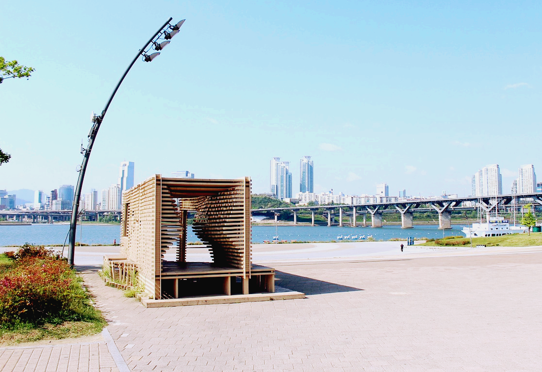 한강 야외운동과 관련된 사진