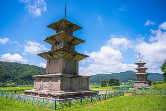 감은사지 3층 석탑 사진