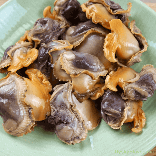 삶아 껍질을 깐 피조개