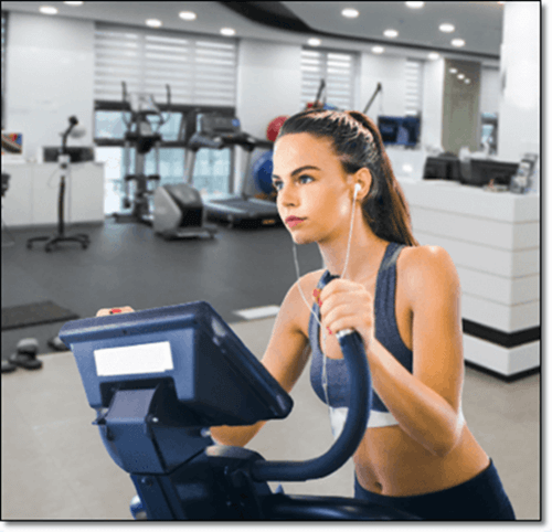 운동 중인 여성 