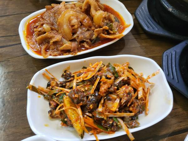 옛날우렁이식당-우렁이무침-제육볶음