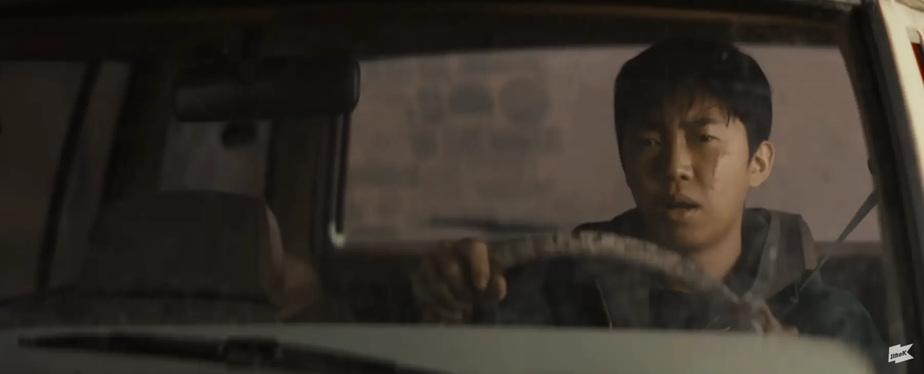 차안 진지한 모습으로 운전하는 임영웅