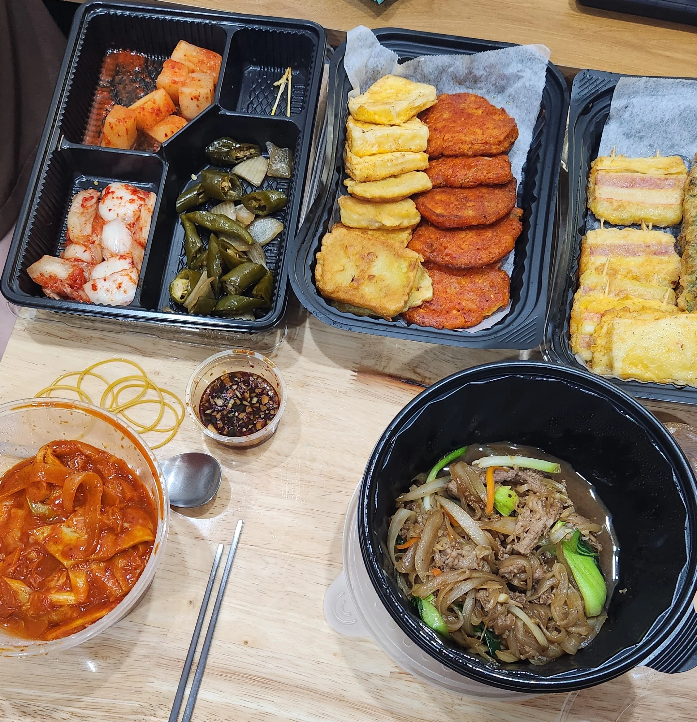 지지고