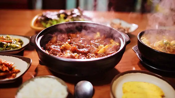 김영철의 동네 한 바퀴 슈퍼식당 김치찌개와 제육볶음 맛집 전북 김제 명천마을 맛집 소개