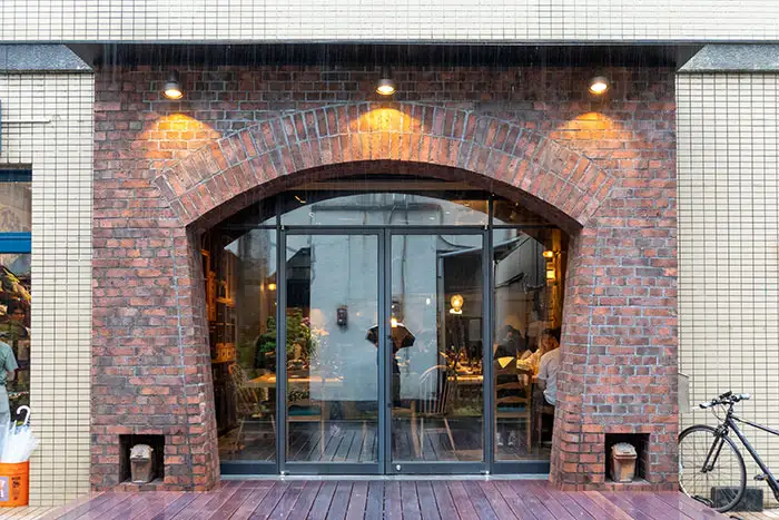 소용량으로 1인분씩 즐길 수 있다! 로바타야키 이자카야 「百式」