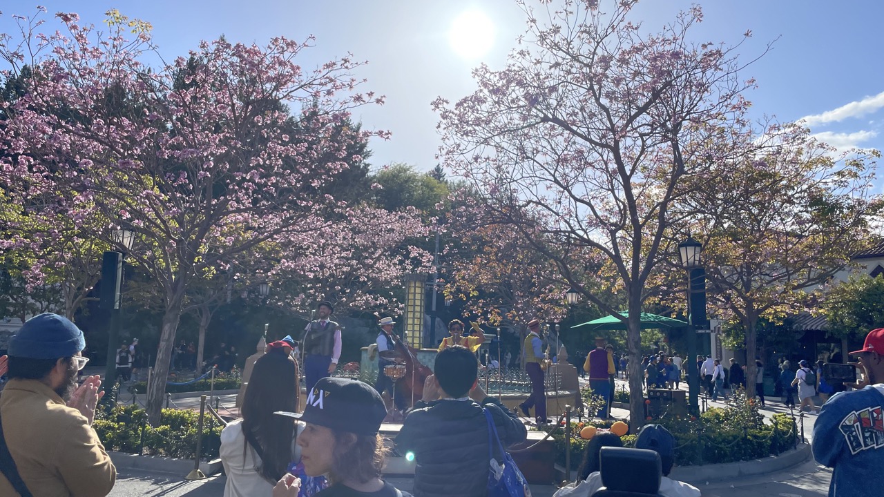 캘리포니아 어드벤처 파크 - 거리 공연
