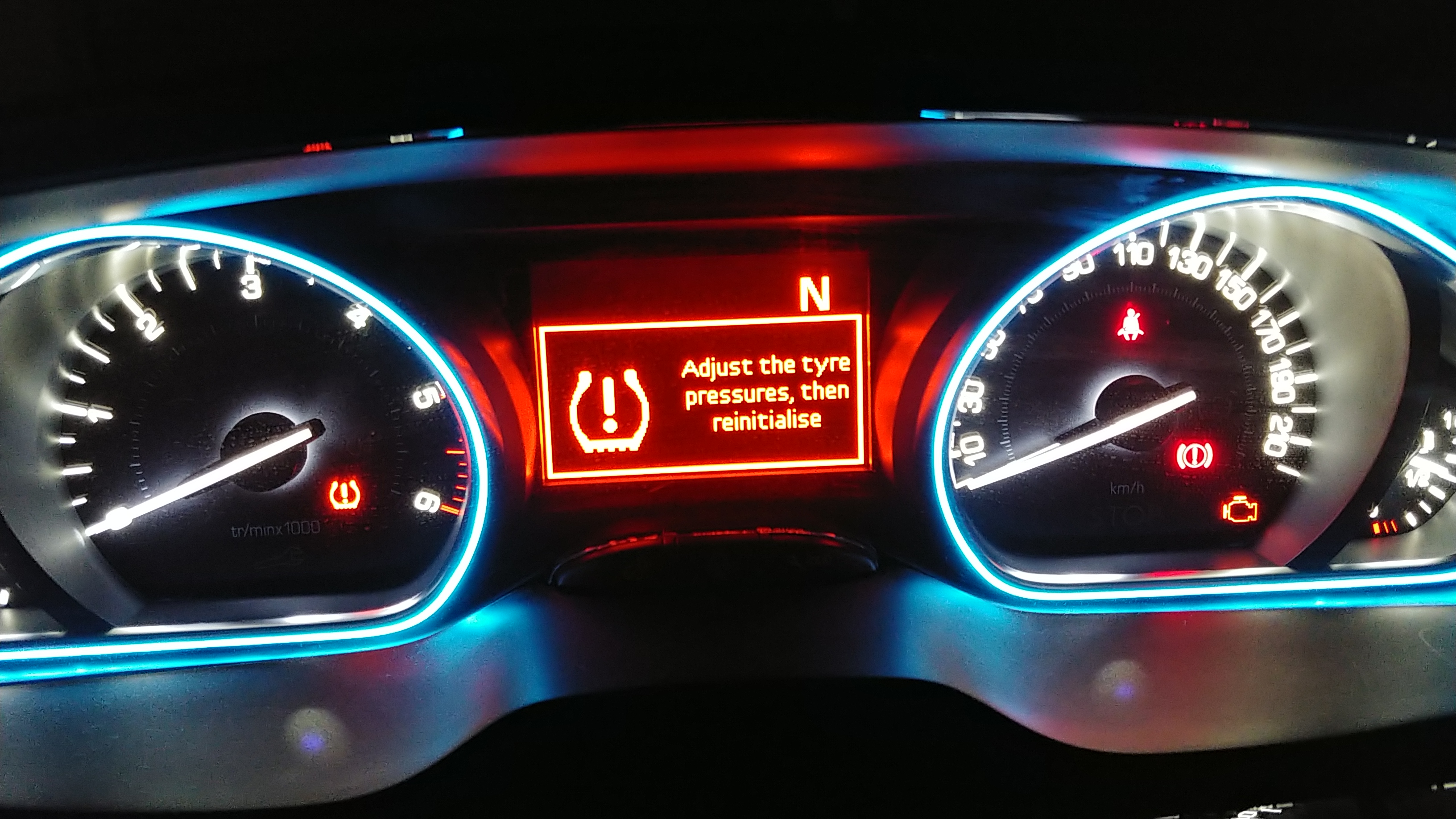 타이어 압력 경고등