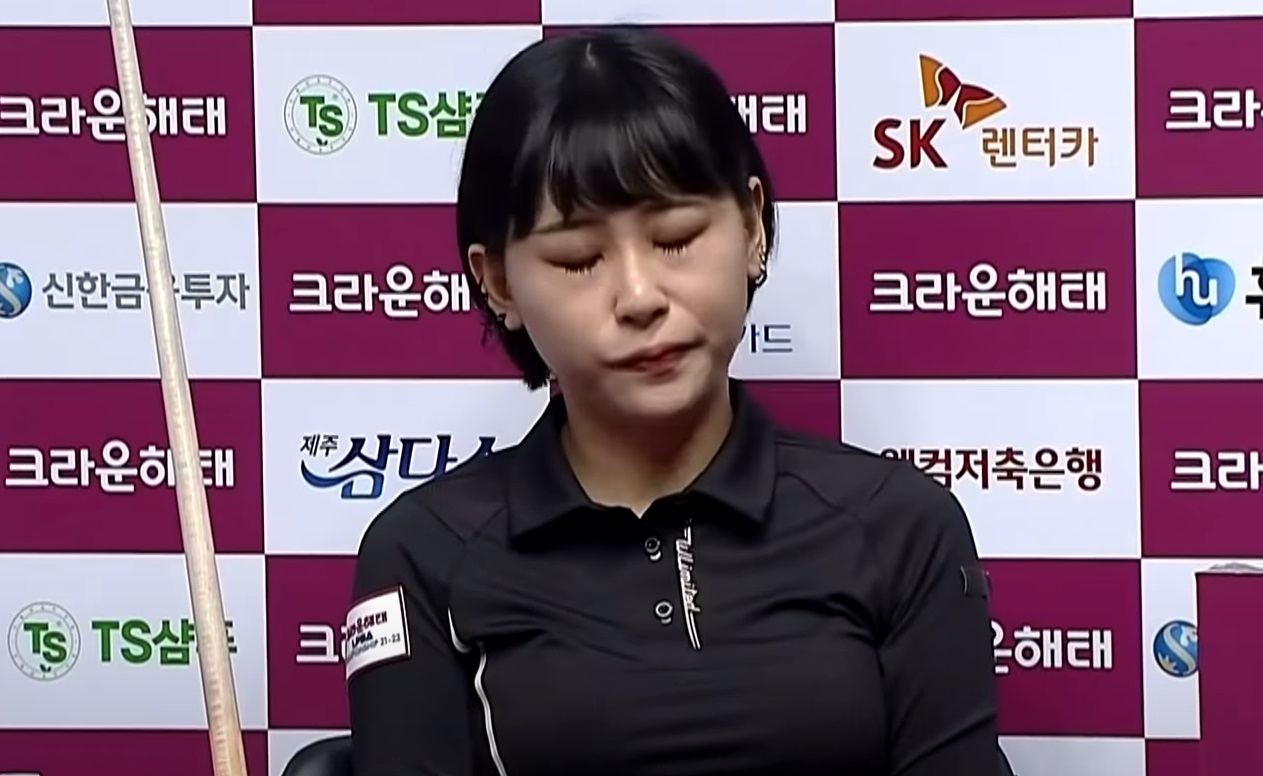아쉬어하는 송민지 당구선수