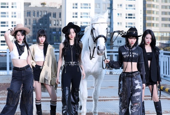 르세라핌 앨범 및 뮤직 비디오