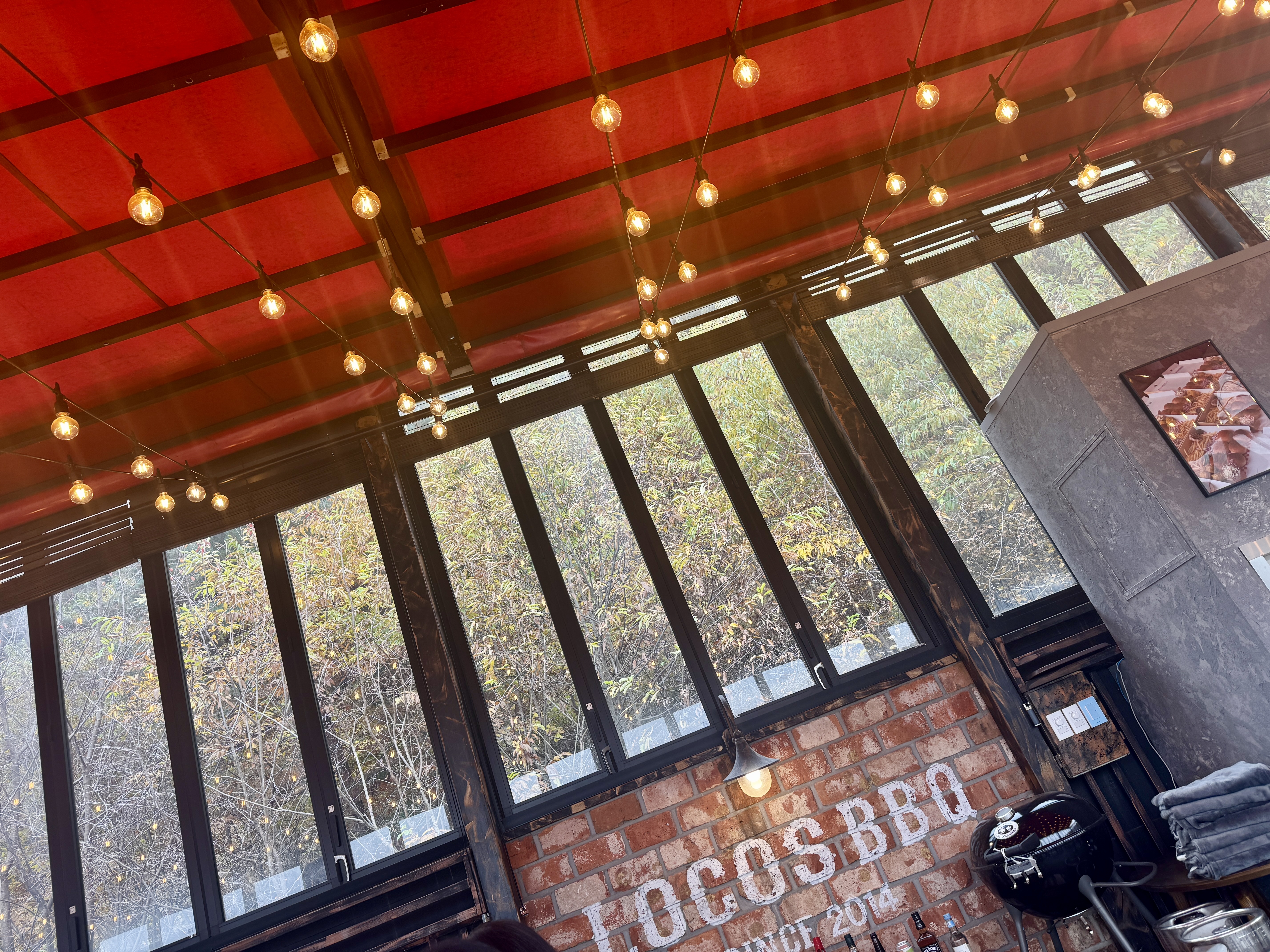 로코스바비큐 남양주점 루프탑 테이블 전경