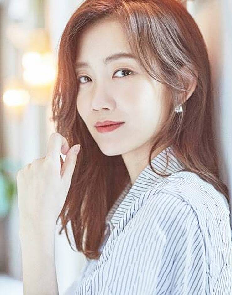 배우-신현빈