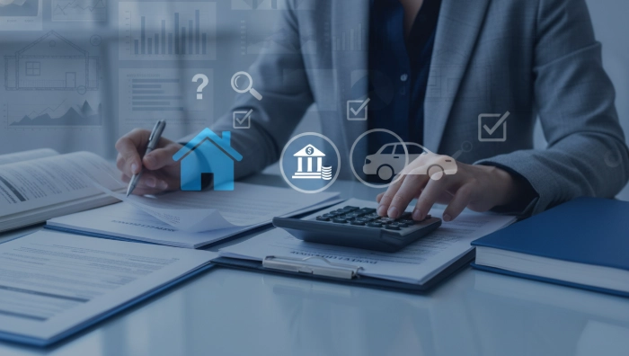 생계급여 신청을 위해 서류를 검토하고 재산을 관리하는 사람의 모습