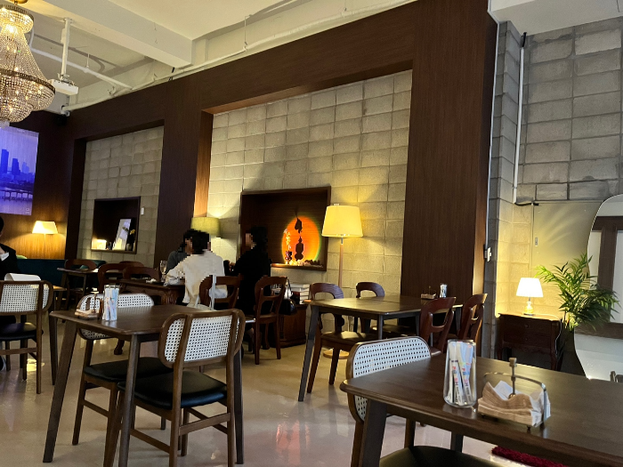 넓고 분위기 좋았음