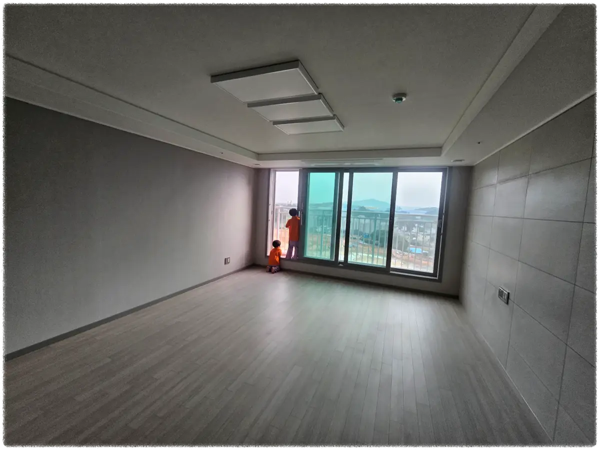 신축아파트-34평-거실-모습