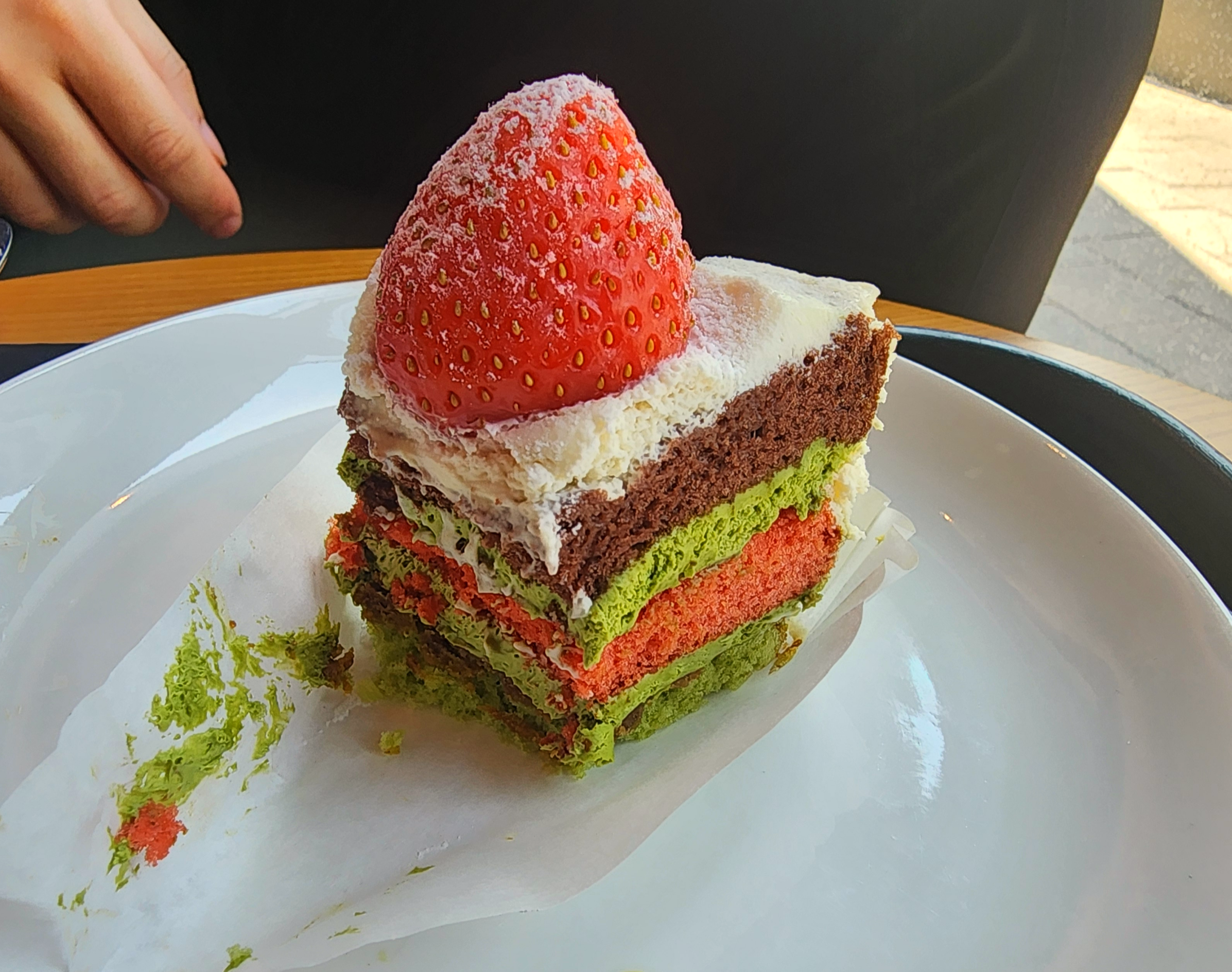 스타벅스신메뉴_피스타치오딸기생크림케이크