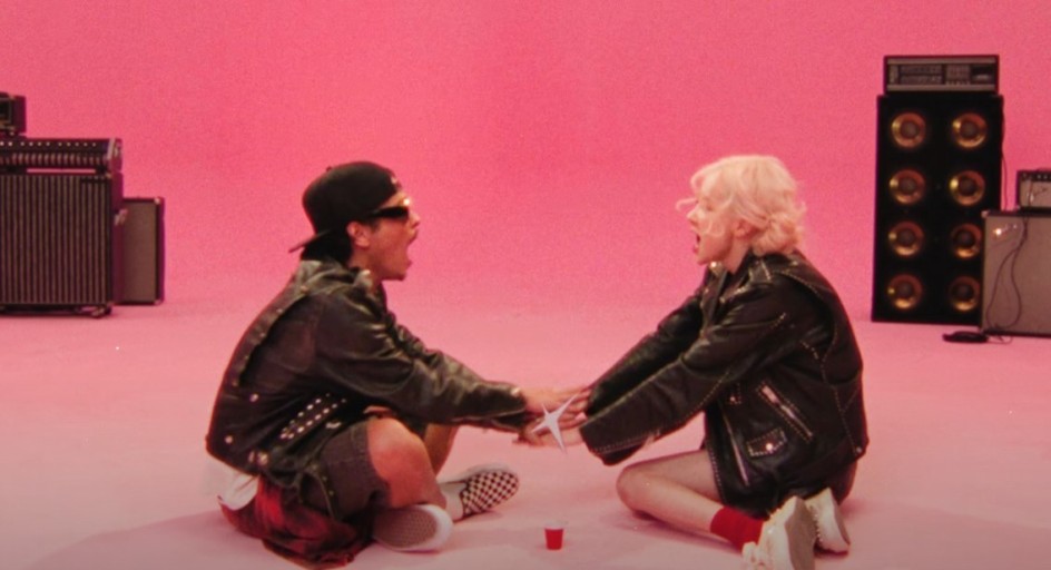 로제와 브루노마스의 아파트 뮤직비디오