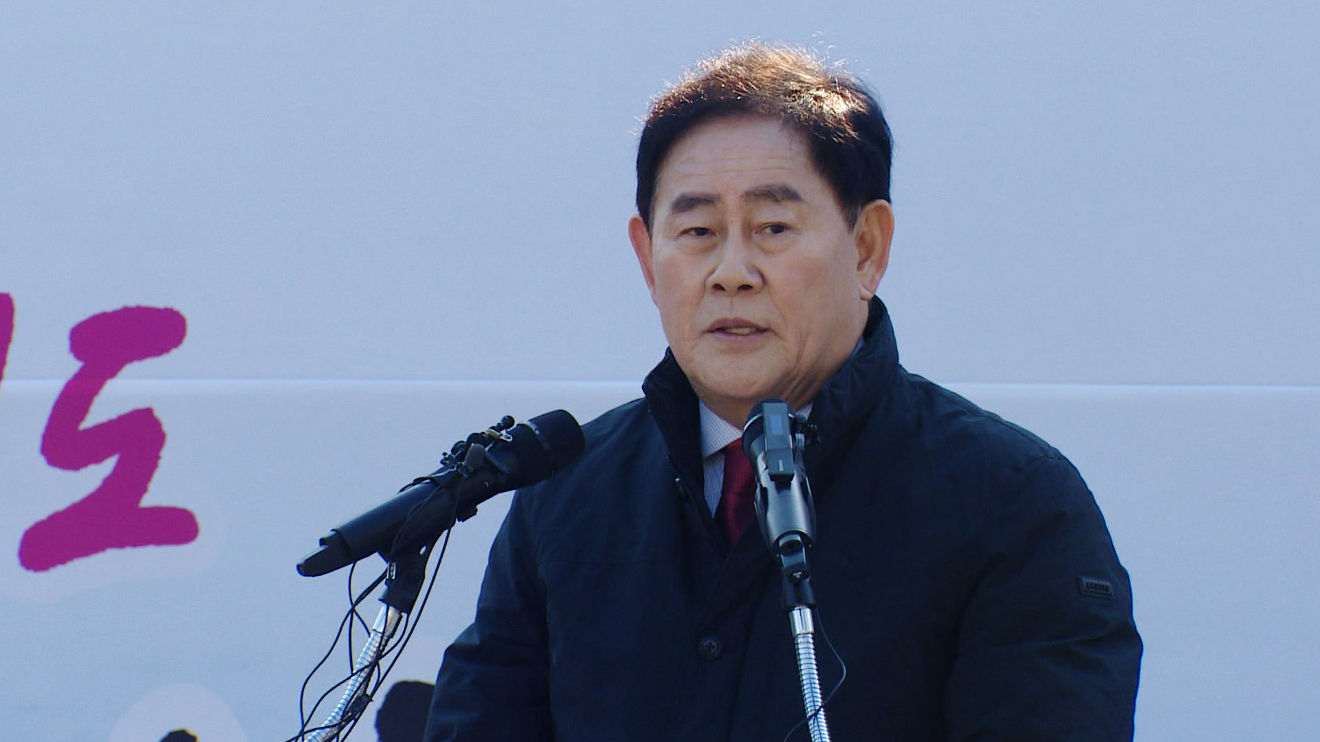 폐족된 친박계 권유에 대선 출마 결심 굳힌 최경환 전 부총리, 박근혜 정부 국정원 특활비 상납 사건으로 징역 살고서도 정신 못차렸나 - 박근혜 정부서 국정원 특활비 상납 사건으로 징역 산 최경환, 대선 출마 결심 폐족된 친박계 권유에 대선 출마 결심 굳힌 최경환 전 부총리, 박근혜 정부 국정원 특활비 상납 사건으로 징역 살고서도 정신 못차렸나 - 박근혜 정부서 국정원 특활비 상납 사건으로 징역 산 최경환, 대선 출마 결심
