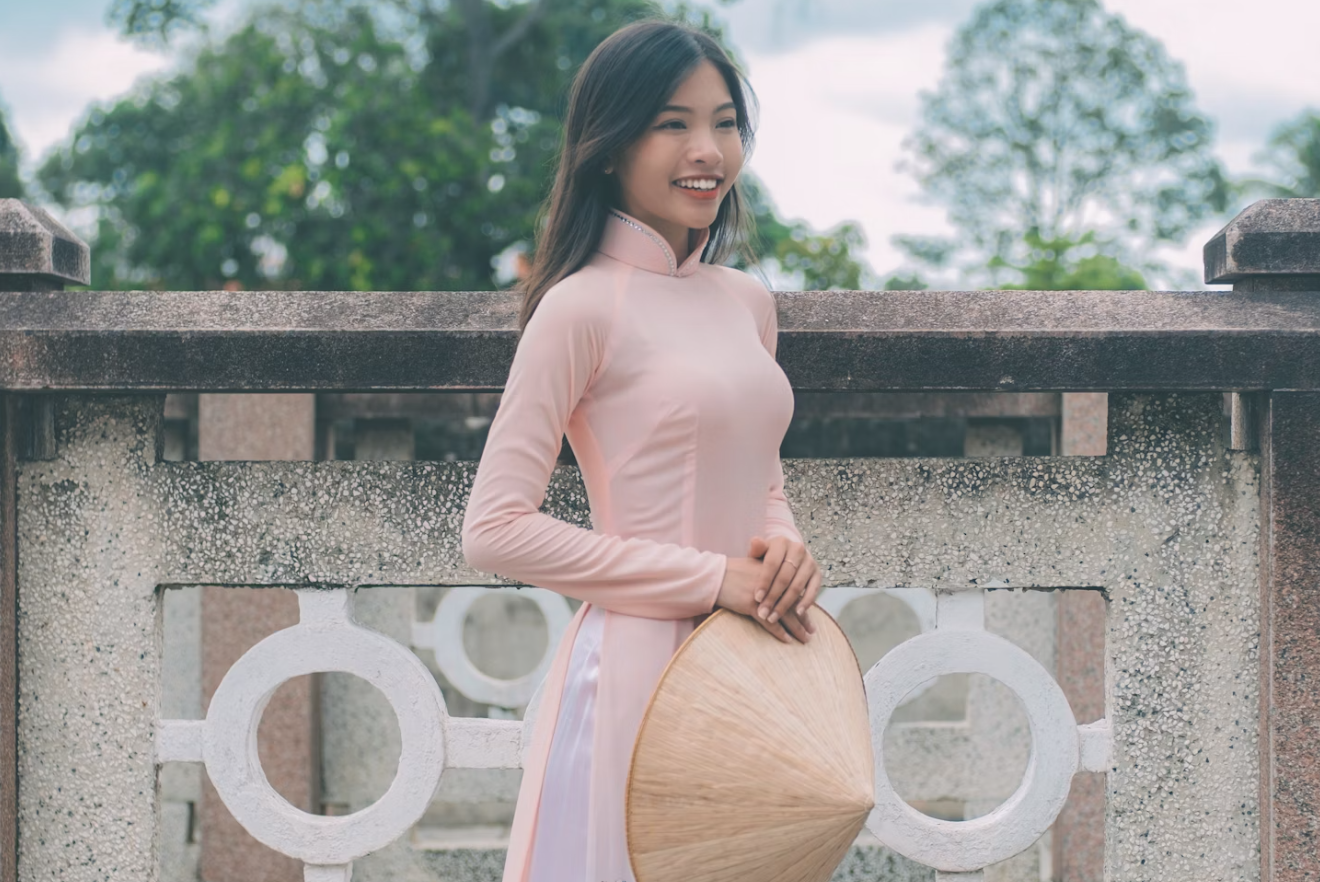 베트남 아오자이를 입은 여성