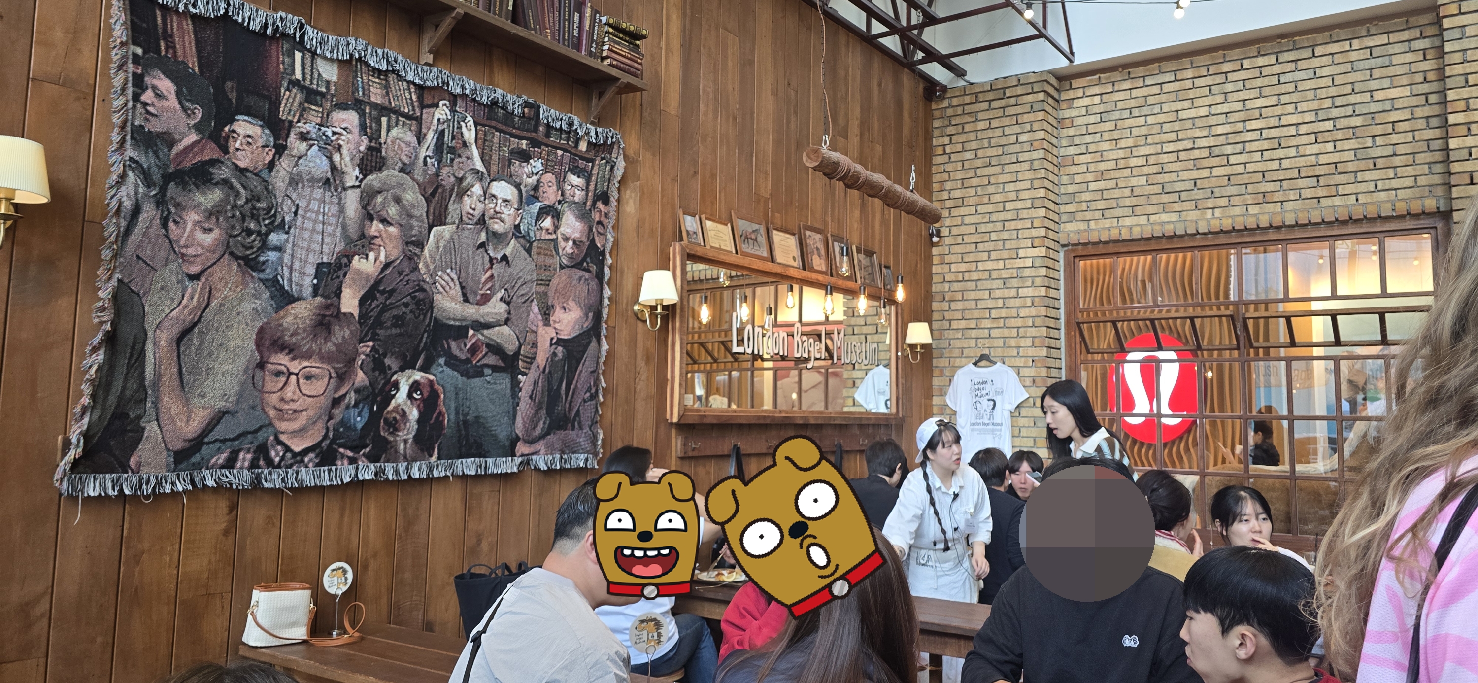 런베뮤 잠실점 내부전경 앉는 곳