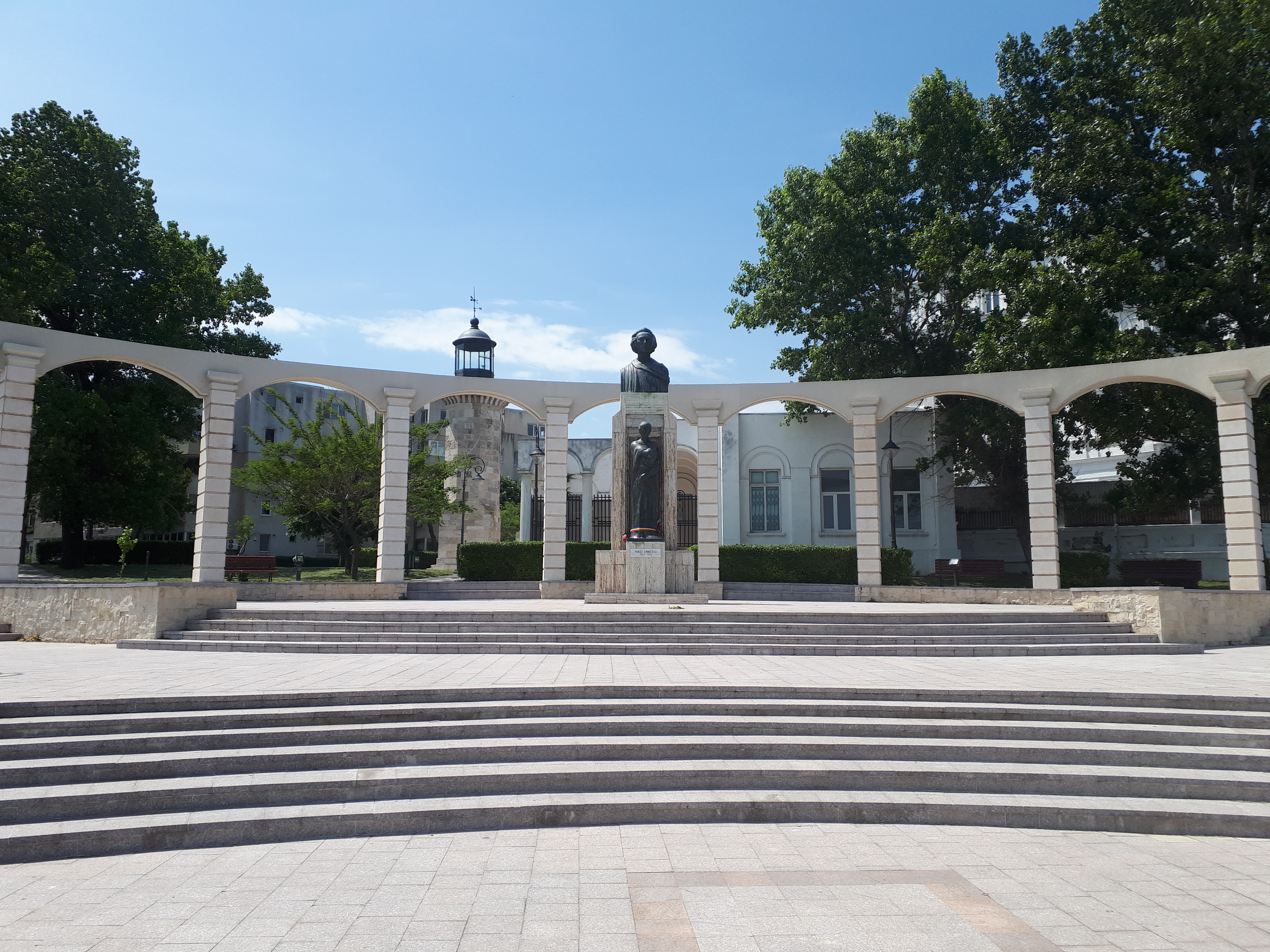 루마니아 콘스탄차 미하이 에미네스쿠 동상