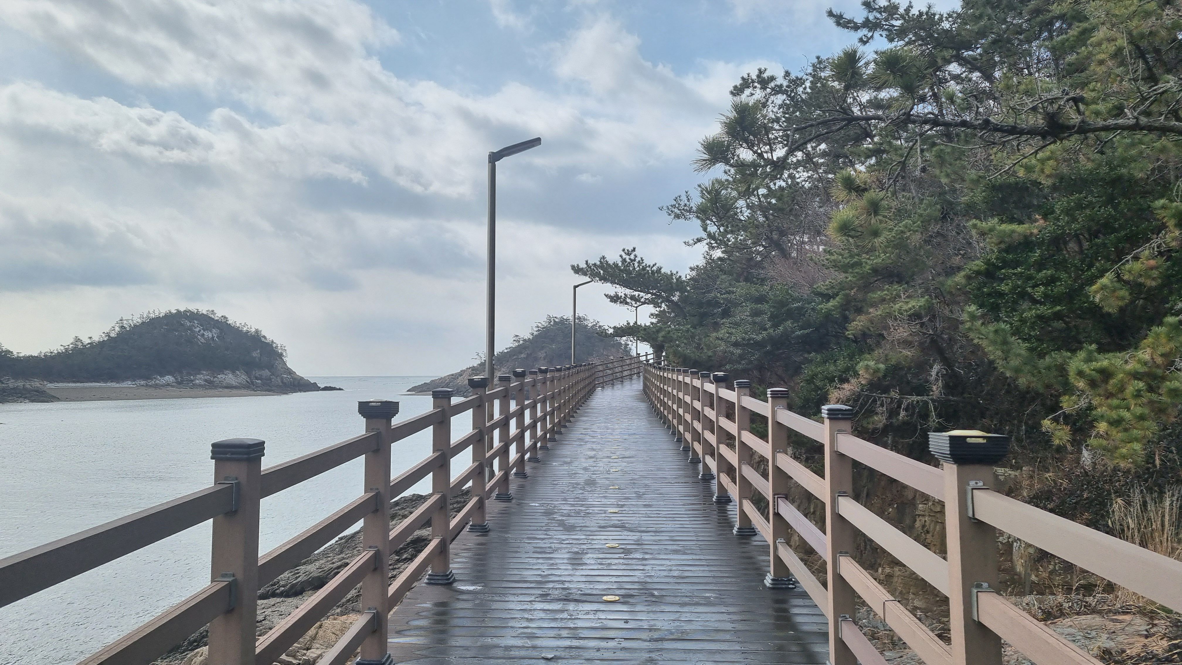 구불8길 데크로드