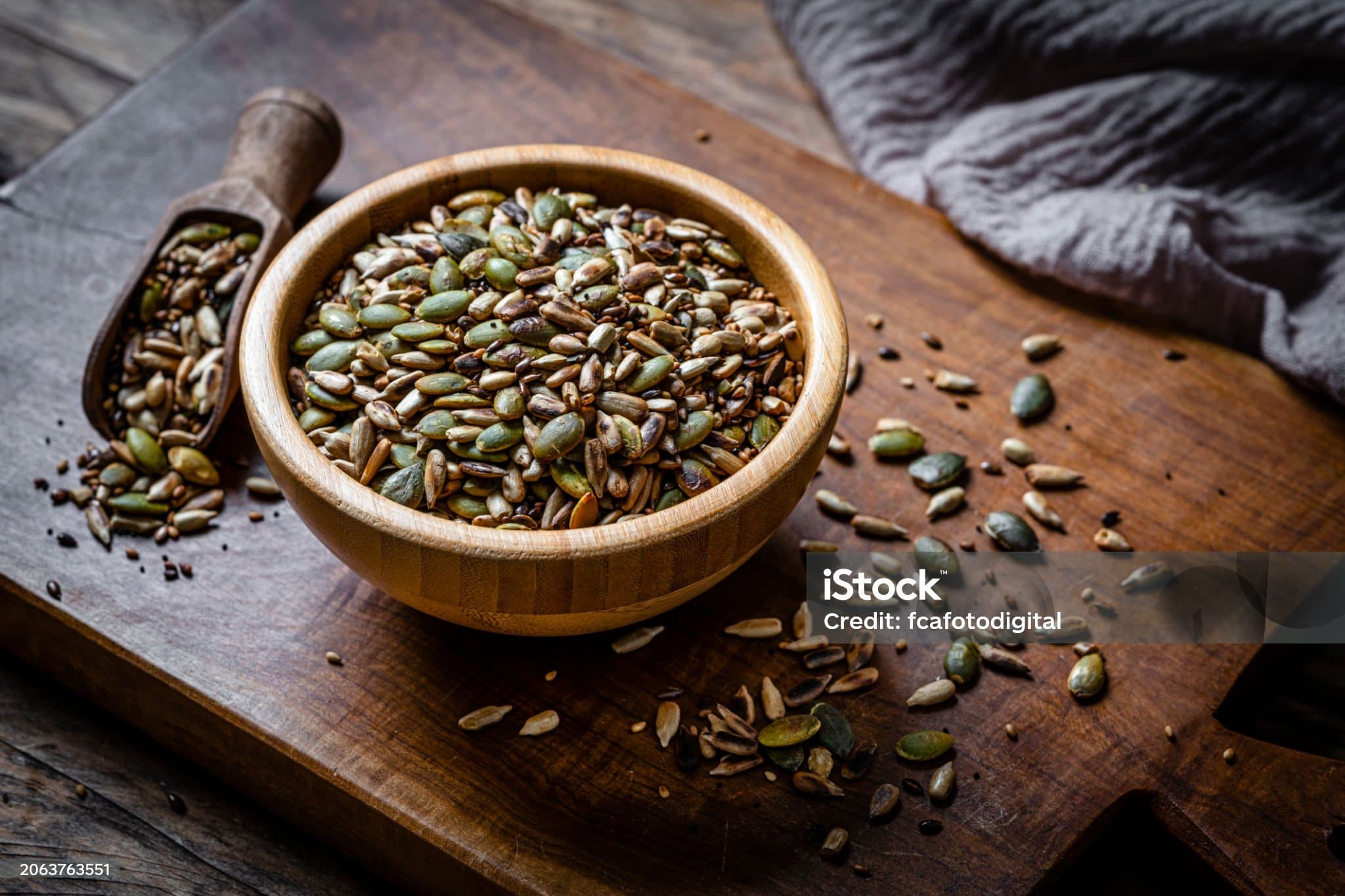 호박씨와 아마씨: 식물성 오메가 지방산과 미네랄 보충법