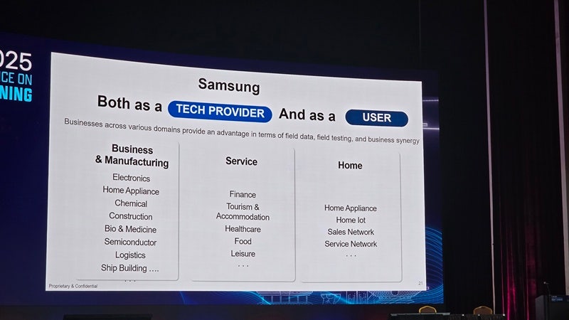 오준호 삼성전자 미래로봇추진단 단장이 30일 서울 강남구 코엑스에서 열린 '휴머노이드 2025'에서 기조연설을 통해 삼성전자의 비전을 설명하고 있다.