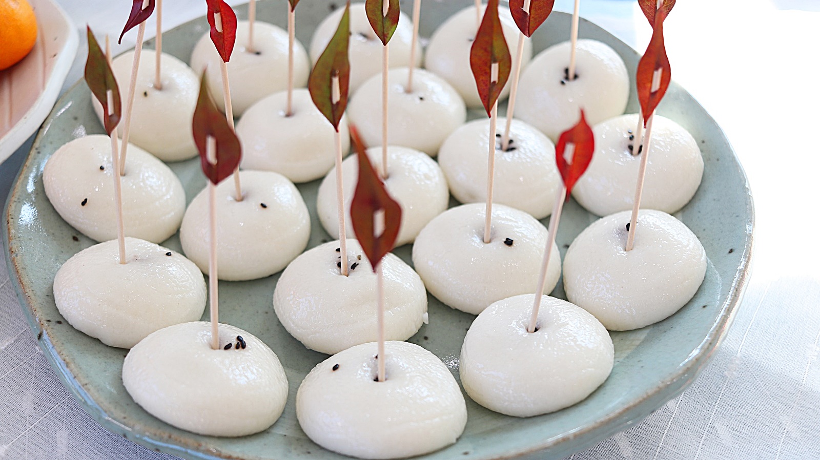 접시 위 잔기지떡