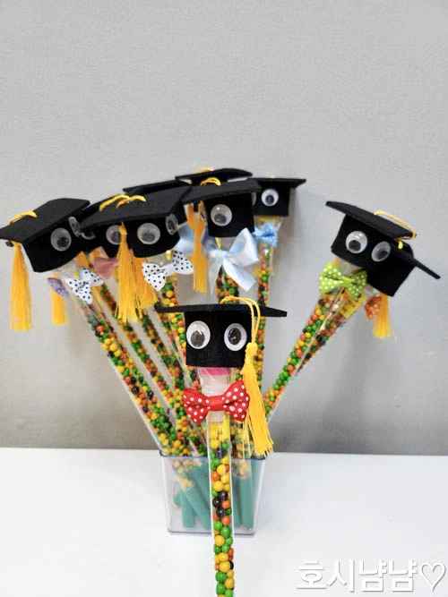 졸업식 간단 선물 가위바위보 졸업 인형 전체 완성 모습