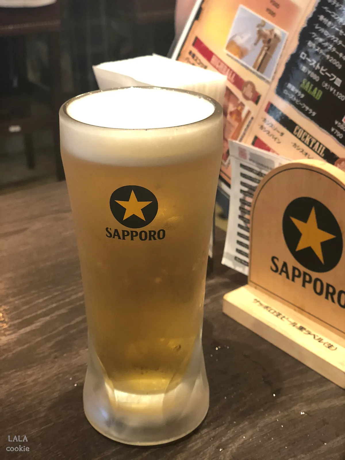 후쿠오카-텐진-스테이크-덮밥-레드락-메뉴-삿포로-생맥주