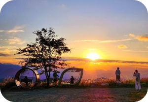 황매산 평원에서 바라본 지리산 노을 이미지 출처: 황매산 군립공원