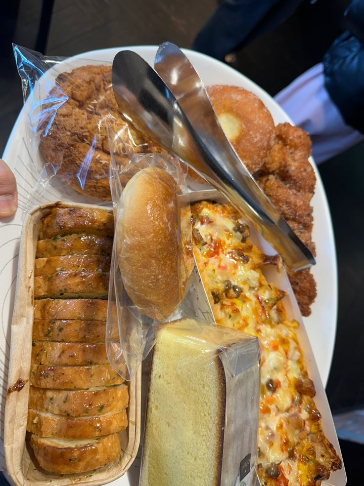 필자가 담은 빵들