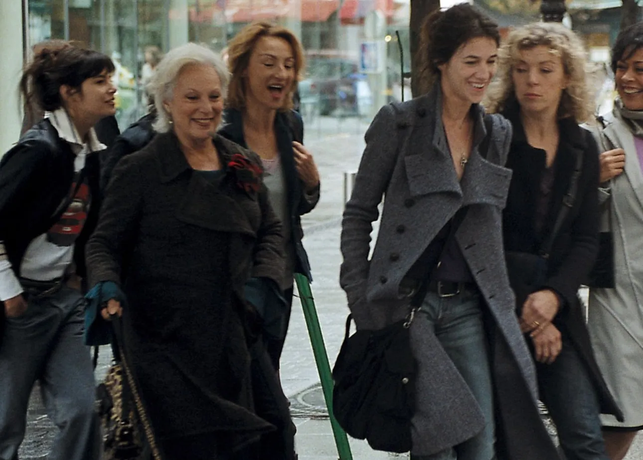 가을 트렌치코트,트렌치코트 스타일링, 샤를로뜨 갱스부르, 제인 버킨, 프렌치 시크, 프렌치 패션,클래식 아우터,여성 트렌치코트, 셀럽 스타일, 버버리 트렌치코트