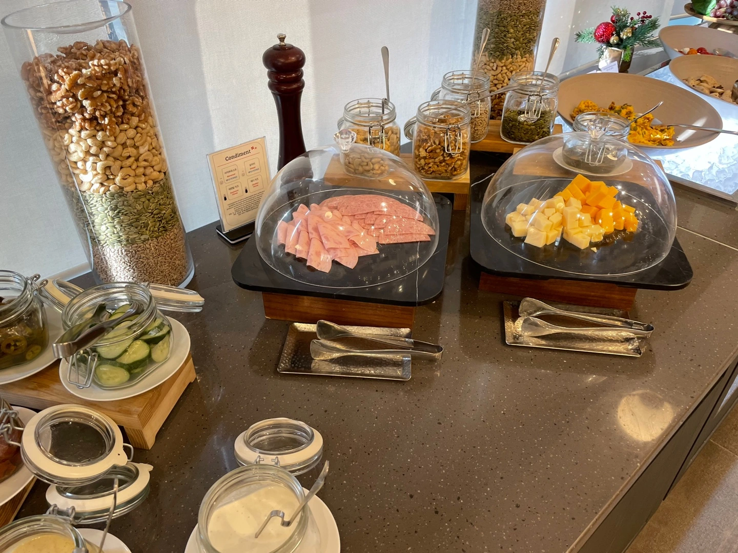 힐튼-가든-인-강남-조식-뷔페-샐러드-3