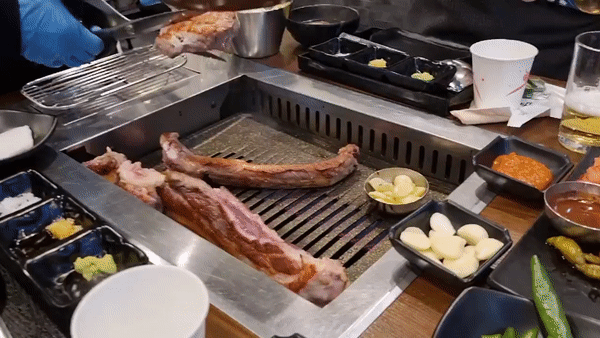 숙달돼지 돈마오겹살 커팅식