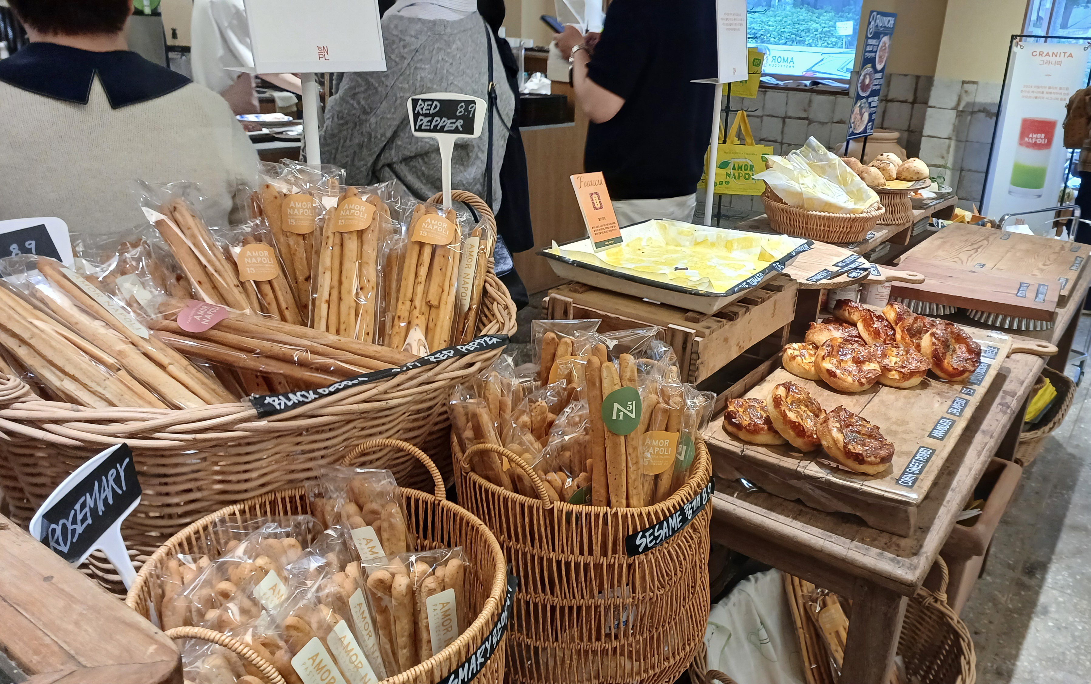 아모르나폴리-안국점-카페-8