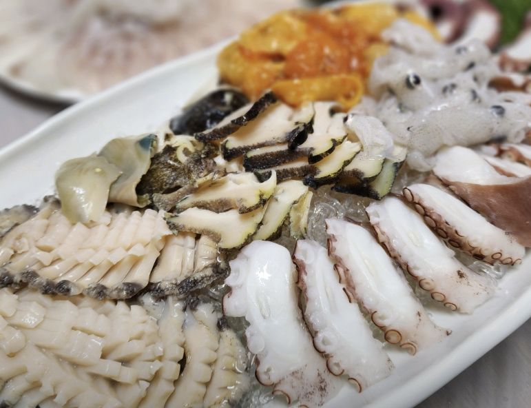 창원 도계부부시장 돌멍게 감성돔회 맛집 | 6시내고향 공도포차