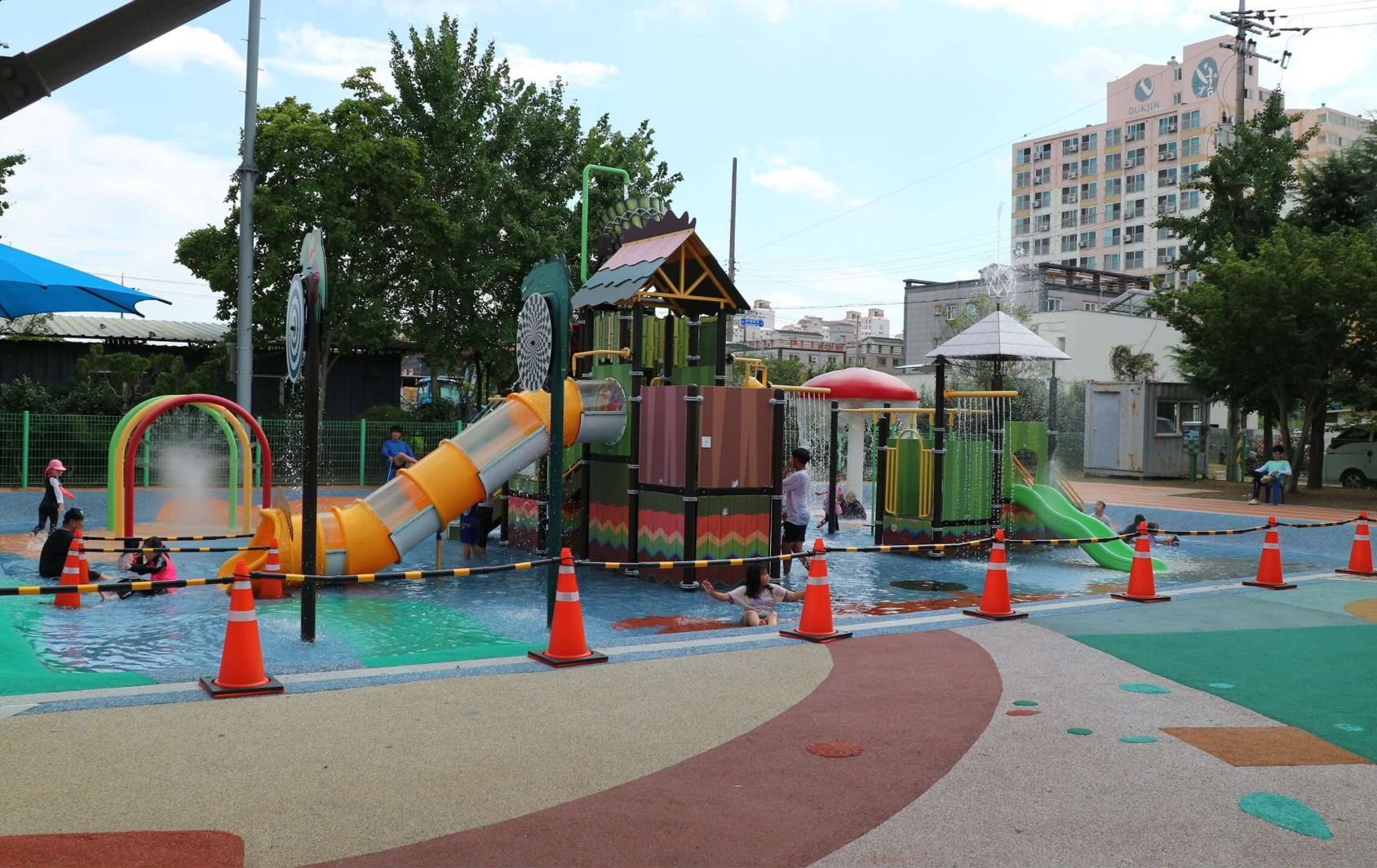 홍포공원-물놀이장-아이들-노는-모습