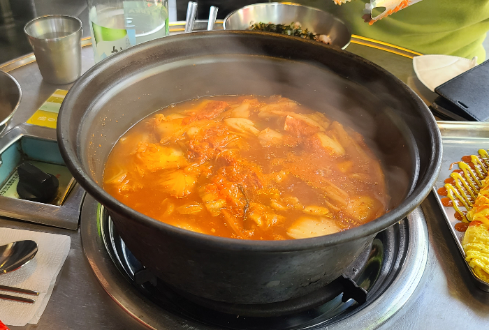 인천 송도 돼지고기 김치찌개 백채김치찌개 야외주차장 백채김치찌개송도점 김치찌개3인세트
